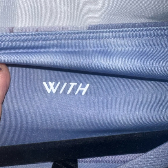 Peloton Wild Flower Reversible Capri Leggings medium - Picture 5 of 5